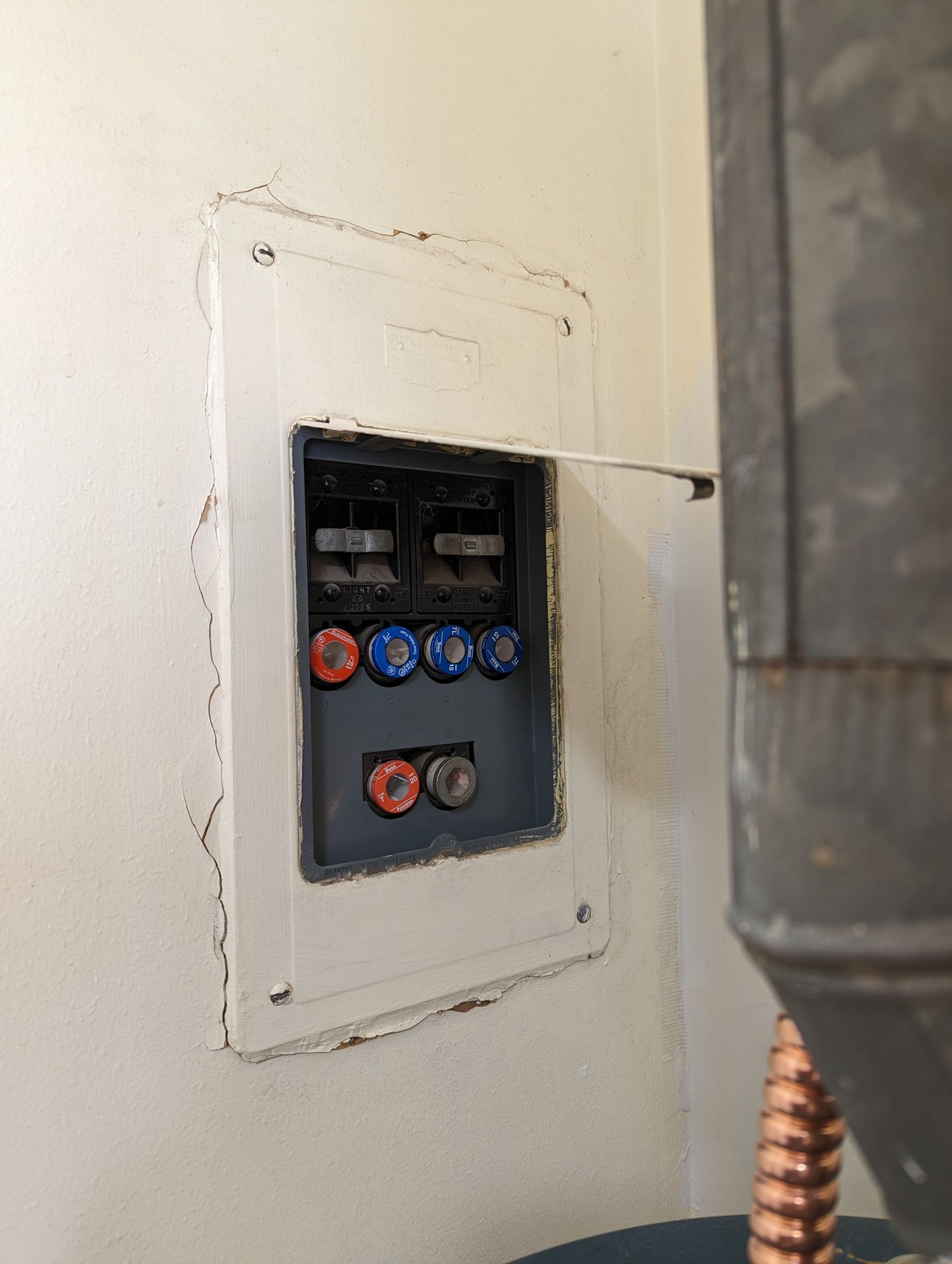 Don'T Call An Electrician! Find Your Outlet Fuse Yourself. - utpb7wh