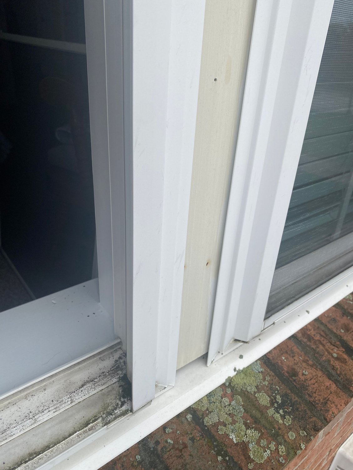 Vinyl Window Air Gap Between Sash and Frame