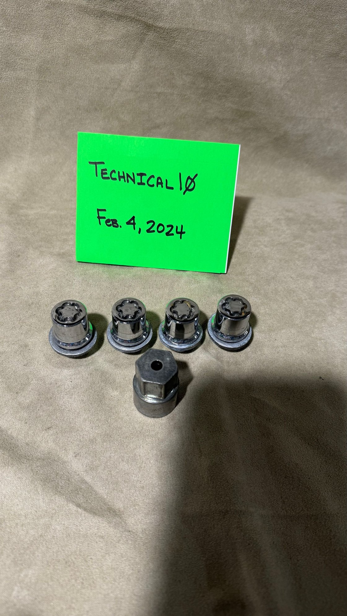 Wheels and Tires/Axles - Stock OEM Mitsubishi wheel locks - Used - 0  All Models - Pasadena, MD 21122, United States