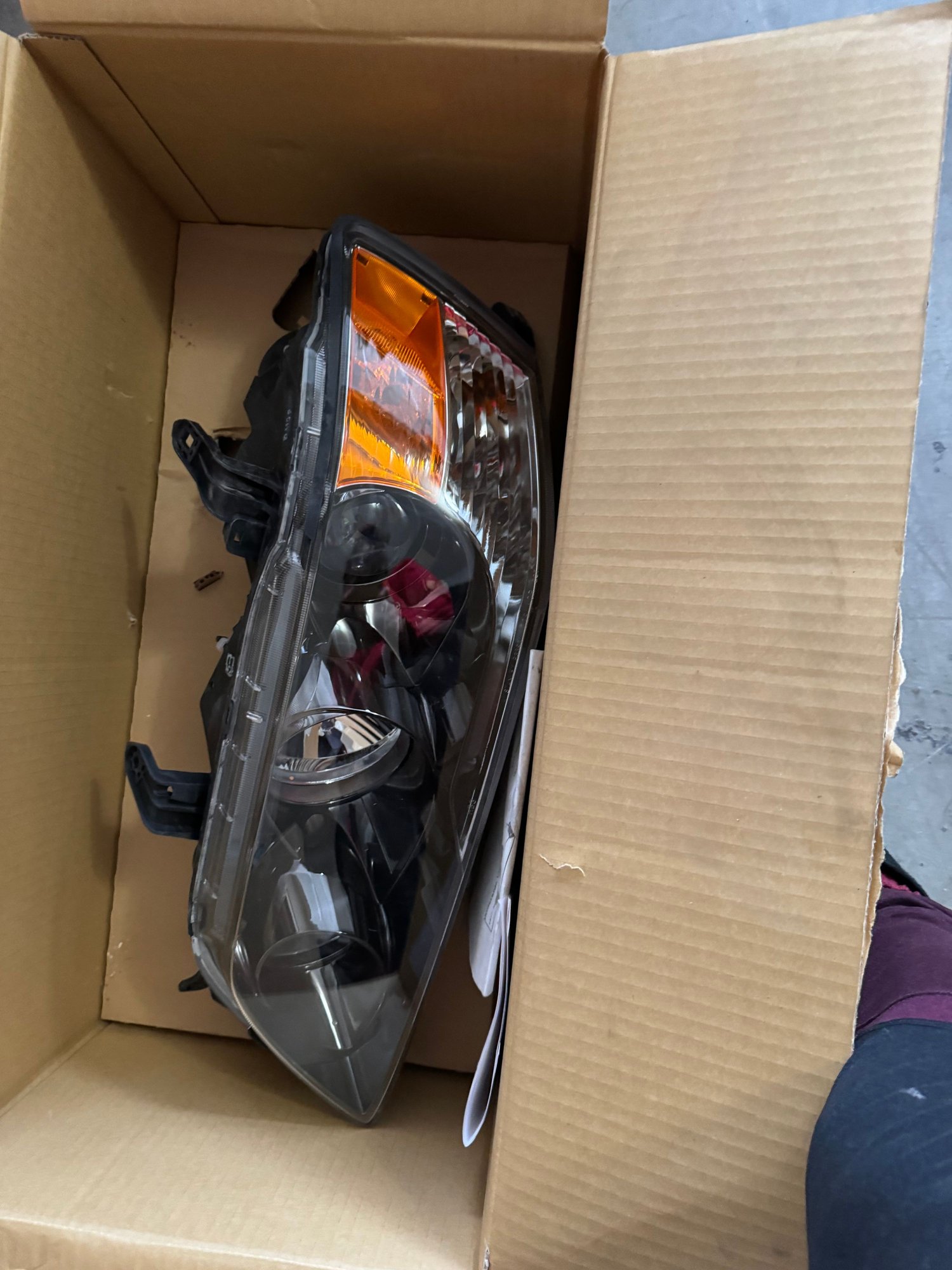 2006 Mitsubishi Lancer Evolution - Driver side Evo 9 MR USDM headlight - New - VIN 123gajdkdjwba1283 - Las Vegas, NV 89123, United States