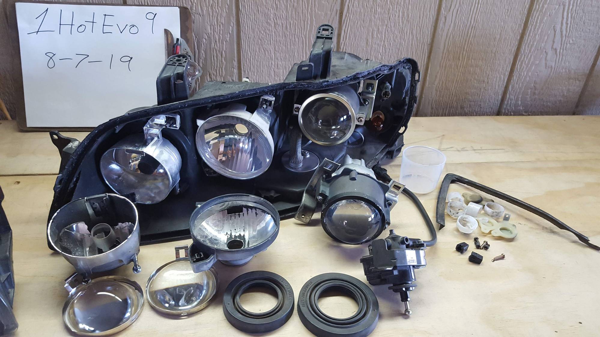 Exterior Body Parts - Headlight Passenger side / Parts - Used - 2004 to 2006 Mitsubishi Lancer Evolution - Tucson, AZ 85705, United States