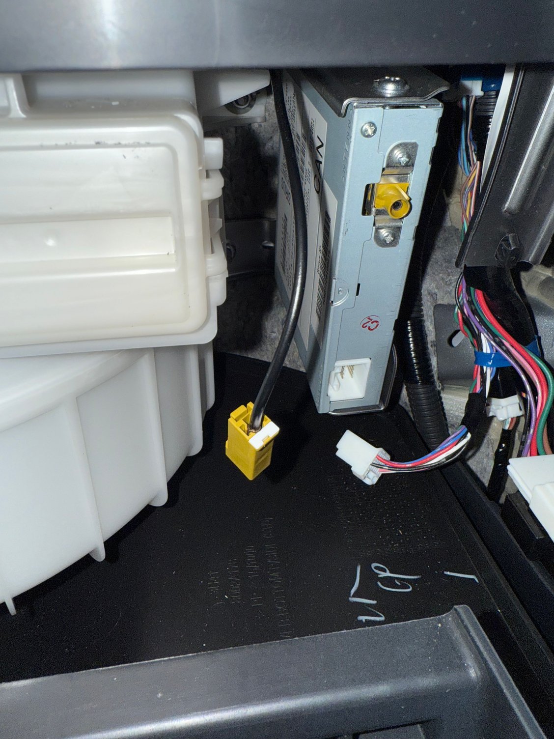 SXM module (to be removed) with FAKRA cable disconnected to be extended to SDA and C-18 connector disconnected and ready to be used to supply CAN L/H and power(hopefully)/ground to Kolyandex PCB and the have CAN L/H wires run with FAKRA extension to SDA