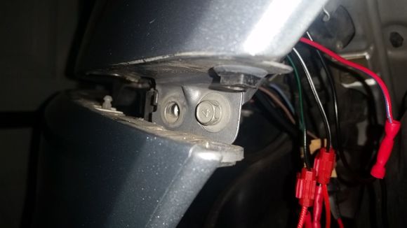 Unscredww.the the cross beam (it IS the bolt that is shown in the photo.