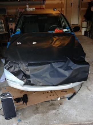 Vynl wrapping my hood.