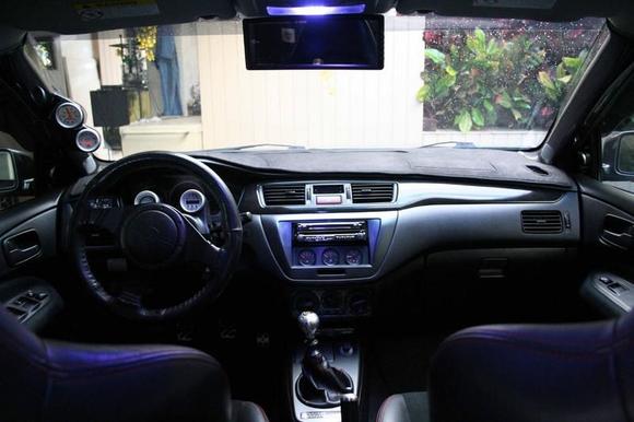 Modified center dash to single din.