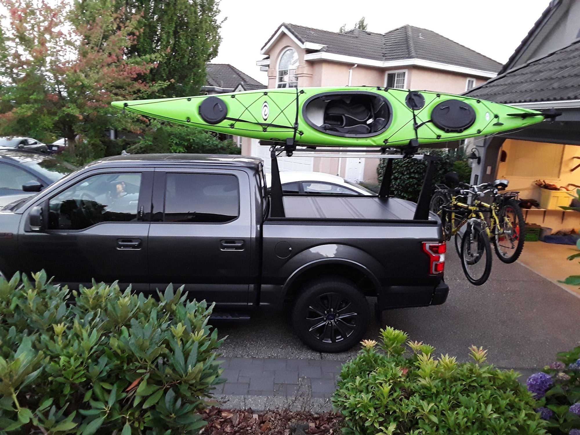 2022 Ford F150 Retractable Tonneau Cover