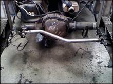 rear leveler bar, welded on the axle to the frame. so the frame doesnt sway when its up or down.