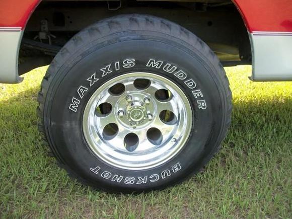 16x10 pro comp 1069's and 285 75 16 buckshot maxxis mudder's