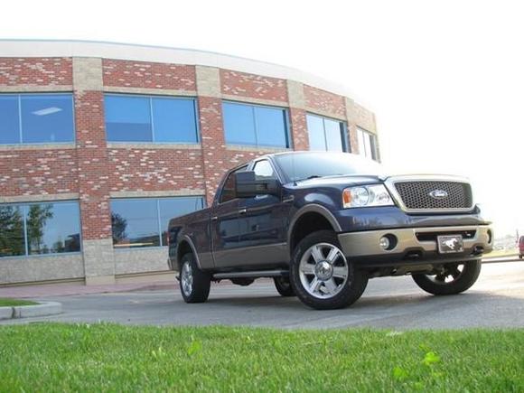 06 Lariat... w/ Bilstein 5100s, Firestone Ride-Rites, Magnaflo, '08 Trailer Tow mirros