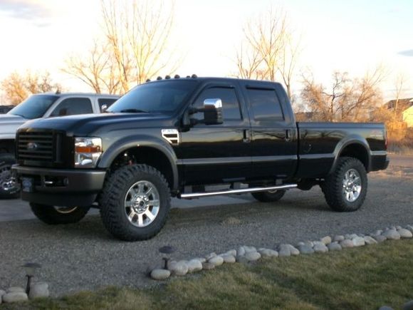 saw this another forum and thought it was awesome...the new f250 with a 2.5 inch level and 37 inch pro comp extreme mts