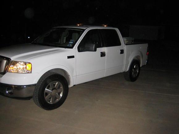 now with bigger tires 285/65 R18 Hancook Dynapro ATm's on stock KR rims