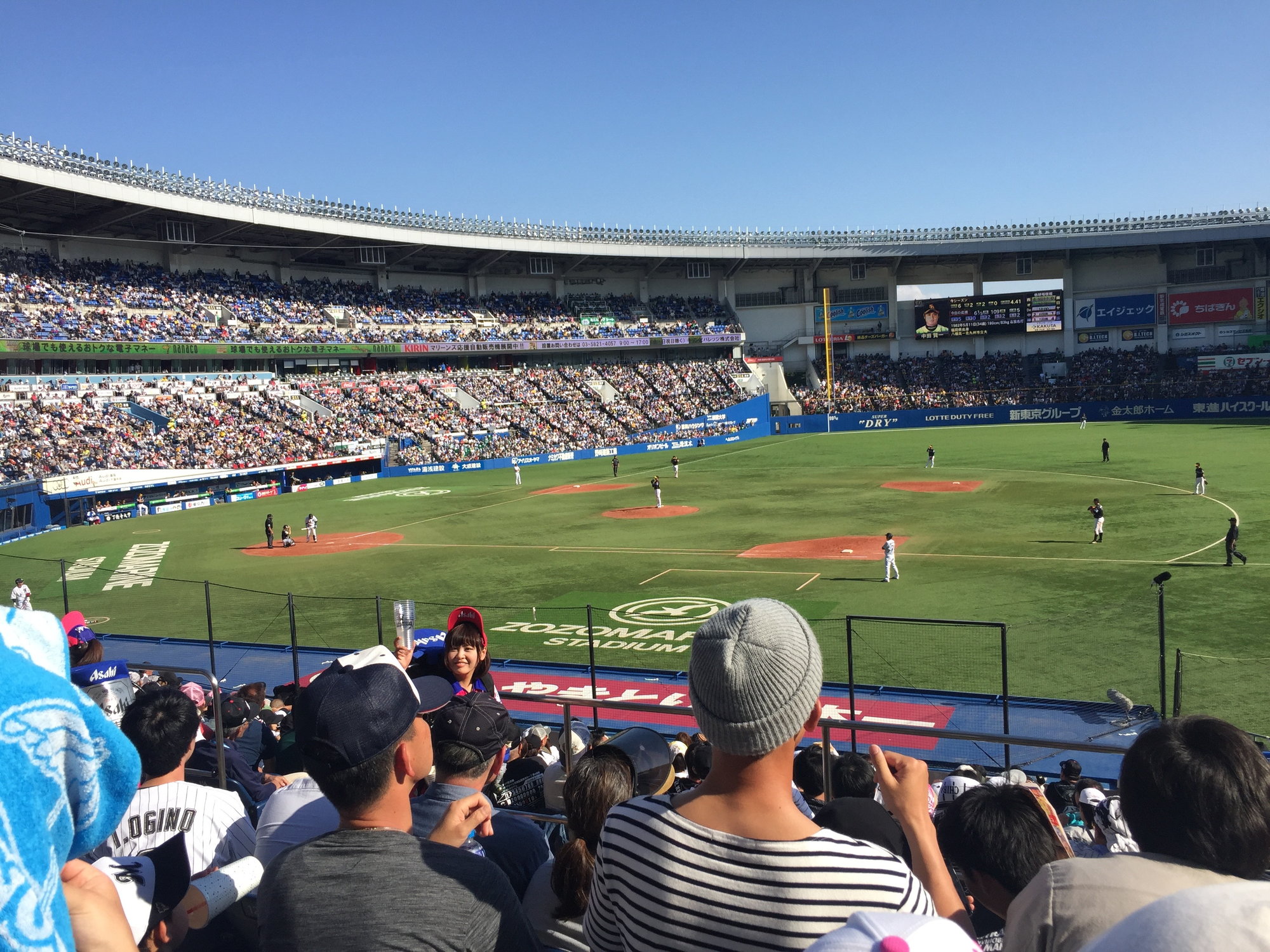 Hanshin Tigers' cheer leaders, Another view at the heart of…