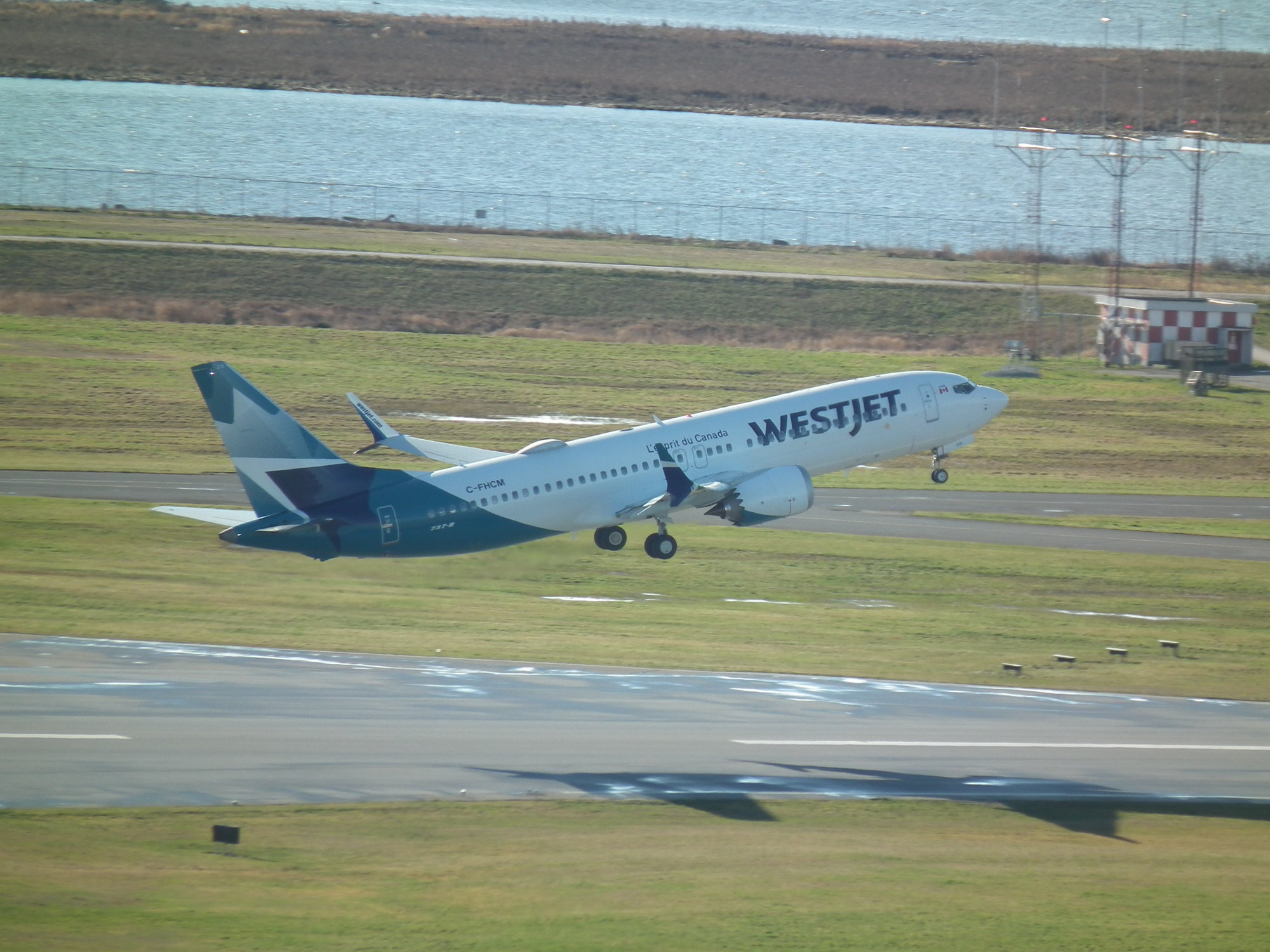 PAX - WestJet is changing its checked baggage & seat selection fees