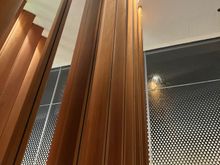  Very high ceiling, like in the rest of the lounge 