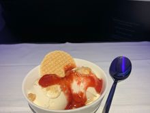 Sundae with all toppings; other chose was a praline/pastry 