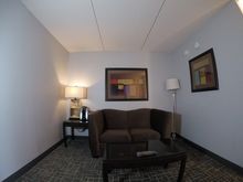 Living room / Crowne Plaza Milwaukee South
