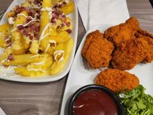 Snacks in "Charlie Frys" sportsbar