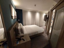 Standard Room on top floor / Hampton by Hilton Stuttgart City Centre