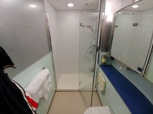 T3 BA lounge shower