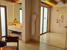 Outdoor shower thru the doors
