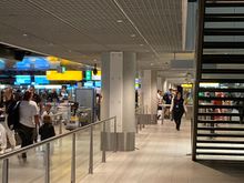 No queue yet to reach the escalators / stairs / lift to economy / priority security 