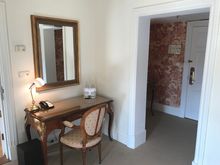 Entrance vestibule with desk
