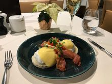 Eggs Benedict 