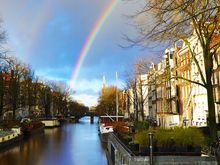 One of the MANY fabulous photo opportunities to be had walking about in AMS...day or night.   (4sec, 24mm, f/13, ISO400 with probably 10 stop ND filter)