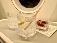 Gin Tonic, water and nuts
