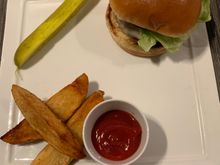 Mrs. KMXU ordered this. I got one, too. Some parts of my burger was salty (sea salt), otherwise, tasty!