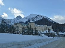Approach to hotel on main drive
