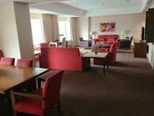 The suite: the livingroom.