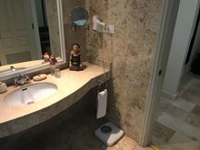 See the doll on the sink : http://www.loroblonyo.org/