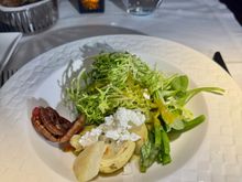 Before landing “brunch” decided to switch things up as not keen on any of the breakfast options so I selected 3 items from the late night option. Roasted artichoke and coriander salad to start with - this was nice and light, just perfect for what I was looking for.