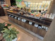 Breakfast at the Holiday Inn Airport 