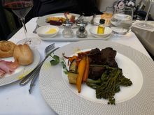 Beef was not good - it cut like jelly and tasted as bad. The ham on the side plate was donated from the ploughmans