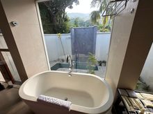 bath tub/outdoor shower