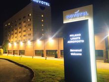 Approaching the Novotel Milan Linate Airport on foot