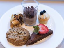Dessert items, M-Club.