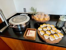 Pretzel bites (lukewarm), with cheese or honey mustard.