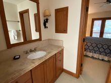 Master sink area / entry way