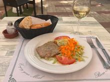 MAIN: Tuna steak with salad