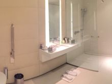 Larger (accessible) shower room