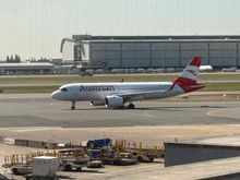 Austrian A320neo OE-LZN taxiing in from Vienna