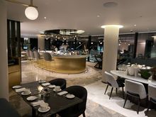 restaurant/bar at rush hour ;)