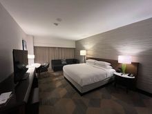 Center tower high floor King