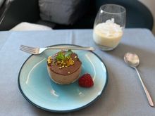 Chocolate shortbread & mango mousse