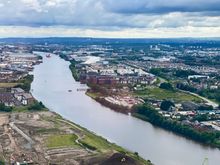 Approach to Glasgow Airport over the Clyde