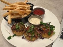 Crab cakes with fires. 