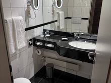 There was only a shower stall.  It had good water pressure. 